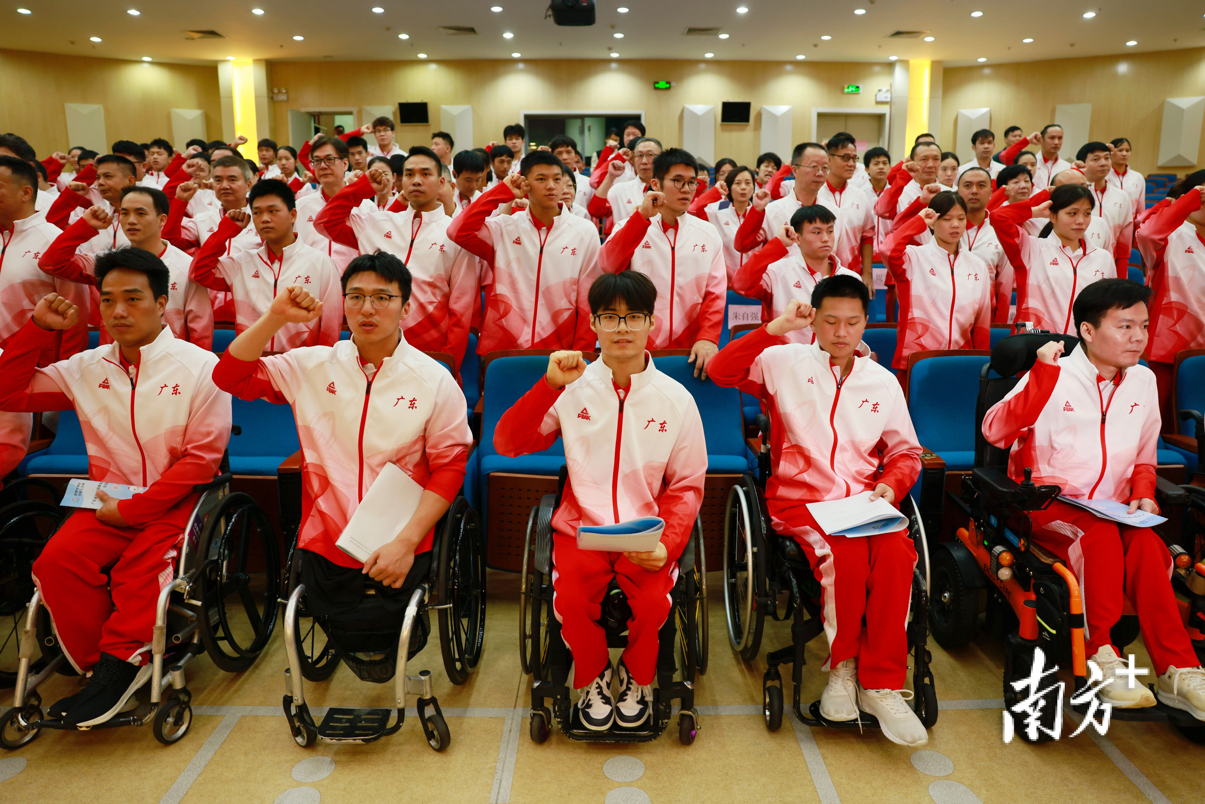 赛场相逢皆, 力争夺得竞, imgti