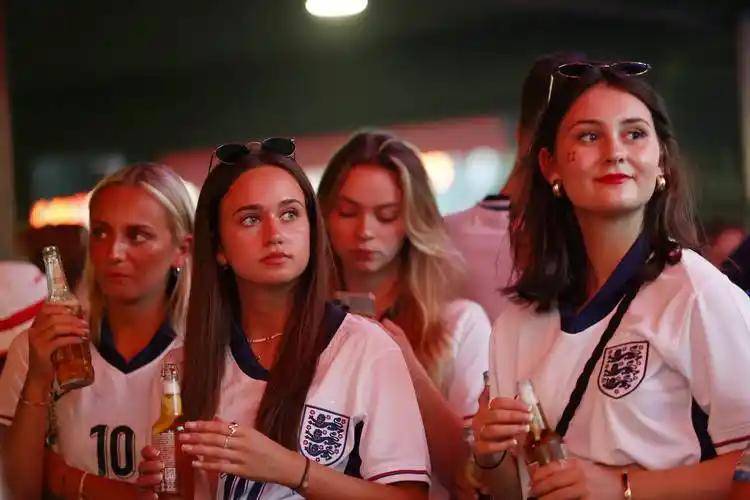 亿欧, 这赛季两队 亿欧, 这赛季两队