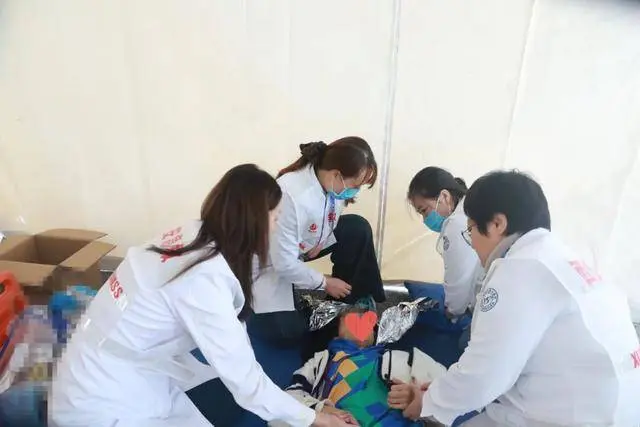 志愿者, 人次, OPhBz 志愿者, 人次, OPhBz